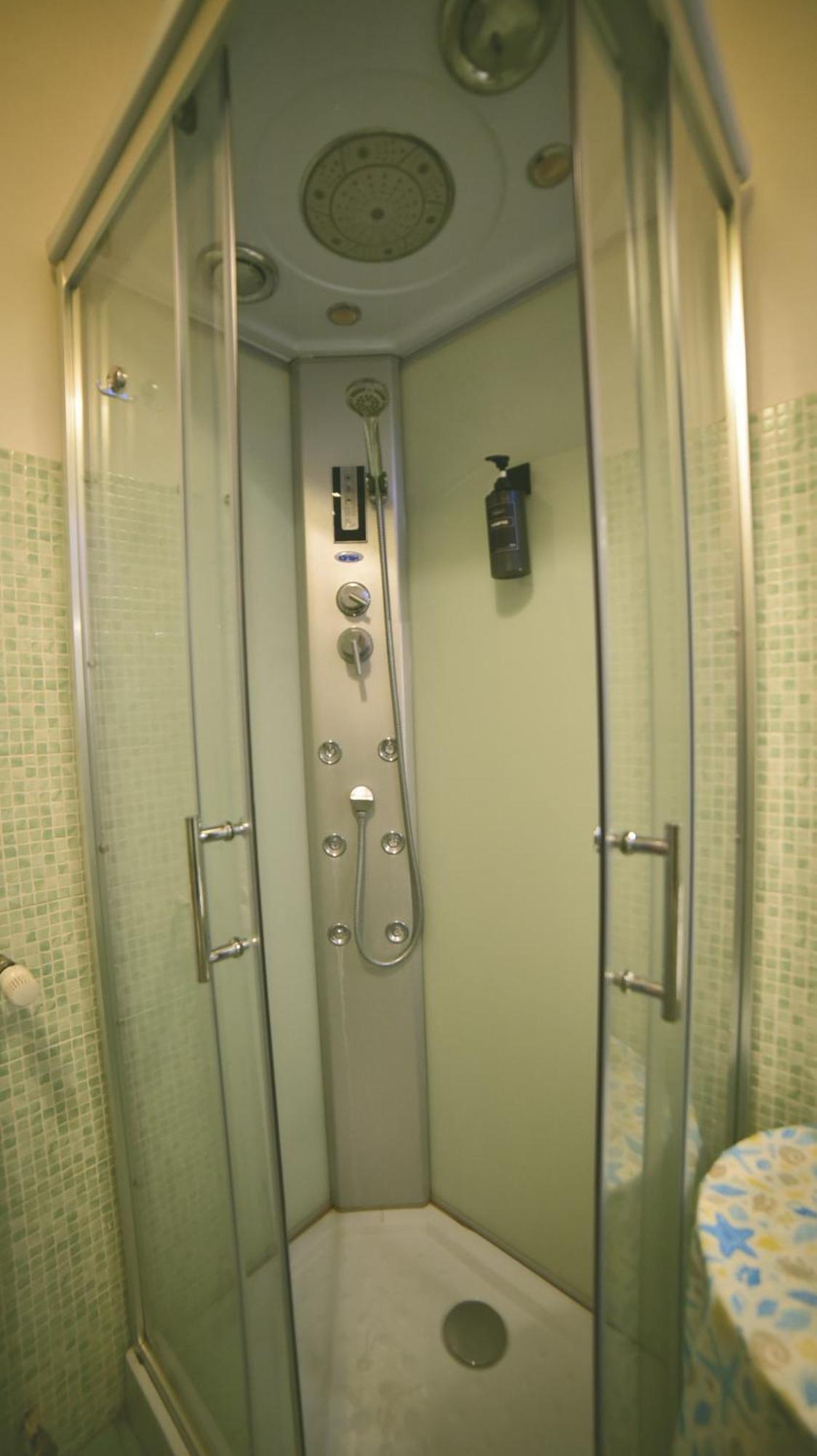 Barcolana Lodge - Hostel Trieste Bagian luar foto